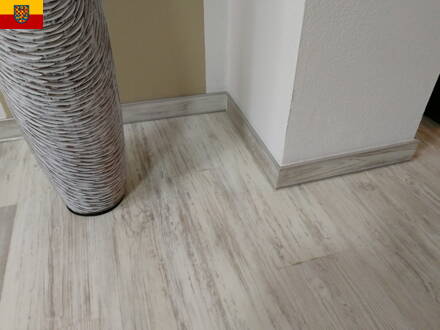 Výprodej: Lišta BOLTA 25669 pro PVC a vinylové podlahy 2,5m barva černá